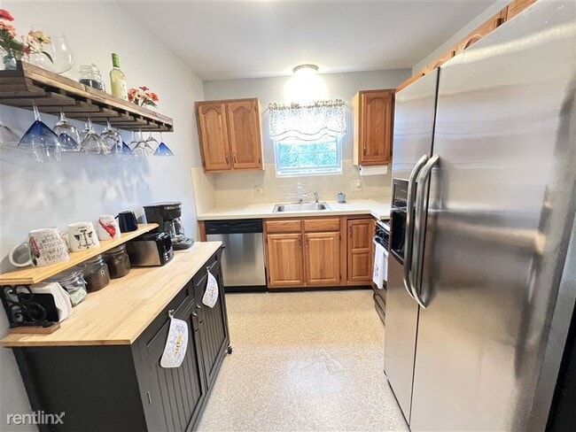 6 Venice St, Unit C6 in Danvers, MA - Foto de edificio - Building Photo