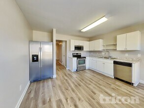 2512 Landale Ct in Raleigh, NC - Foto de edificio - Building Photo