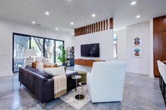4511 S 2nd St in Austin, TX - Foto de edificio - Building Photo