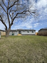 825 11th Ave W in West Fargo, ND - Foto de edificio - Building Photo