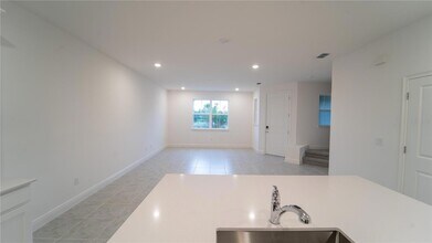 4887 Cross Pr Pkwy in St. Cloud, FL - Building Photo - Building Photo