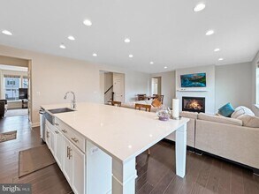 221 Red Oak Ridge Pl in Clarksburg, MD - Building Photo - Building Photo