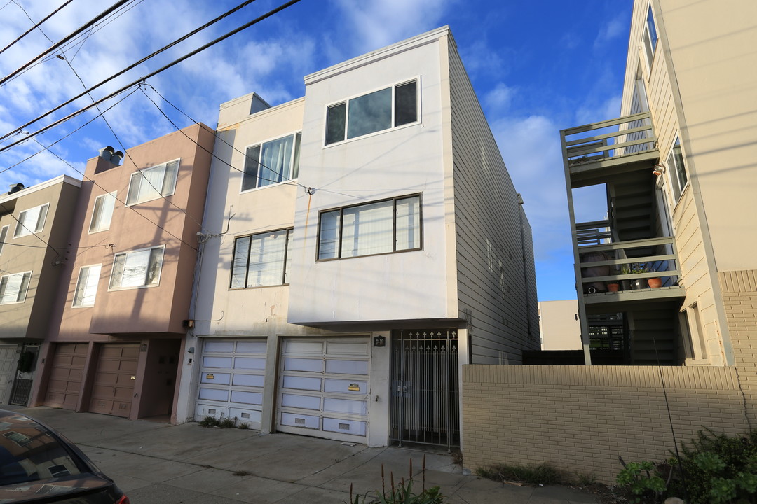 4710-4712 Irving St in San Francisco, CA - Building Photo