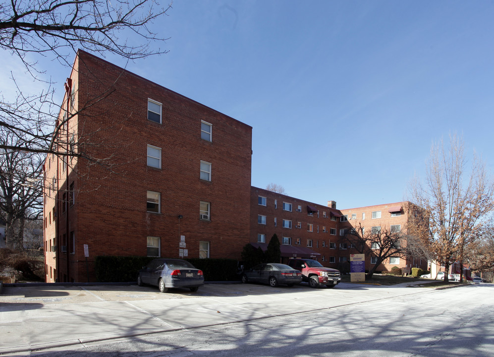 The Sherwood Apartments in Takoma Park, MD - Foto de edificio