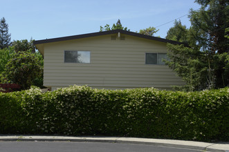 45 Tahoe Ct in Walnut Creek, CA - Foto de edificio - Building Photo