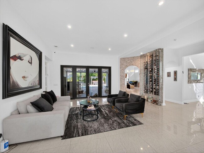 125 Pembroke Dr in Palm Beach Gardens, FL - Building Photo - Building Photo