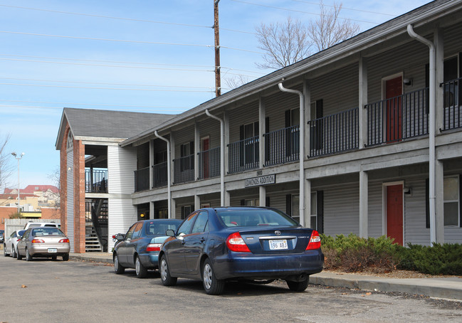 Campus Corner in Lawrence, KS - Foto de edificio - Building Photo