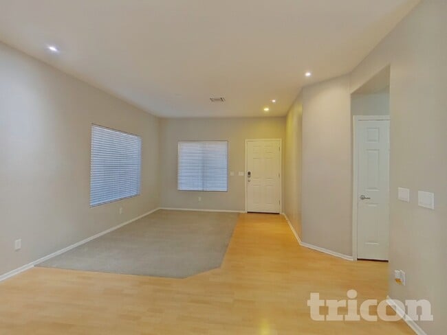 6524 W Range Mule Dr, Unit 7 BELL STREET #407 in Phoenix, AZ - Building Photo - Building Photo