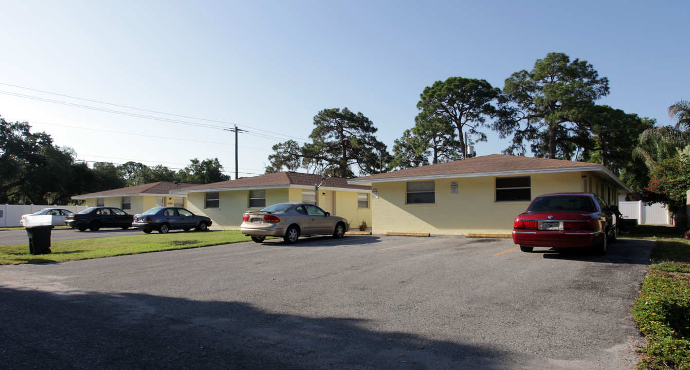 2734-2746 Austin St in Sarasota, FL - Building Photo