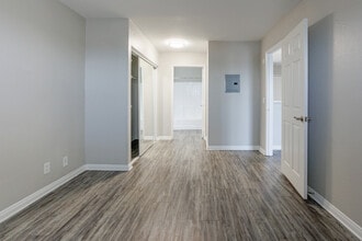 Ocean Elements at Villa del Sol Apartments in Long Beach, CA - Building Photo - Interior Photo