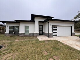 506 E Bryson Ave in Athens, TX - Building Photo