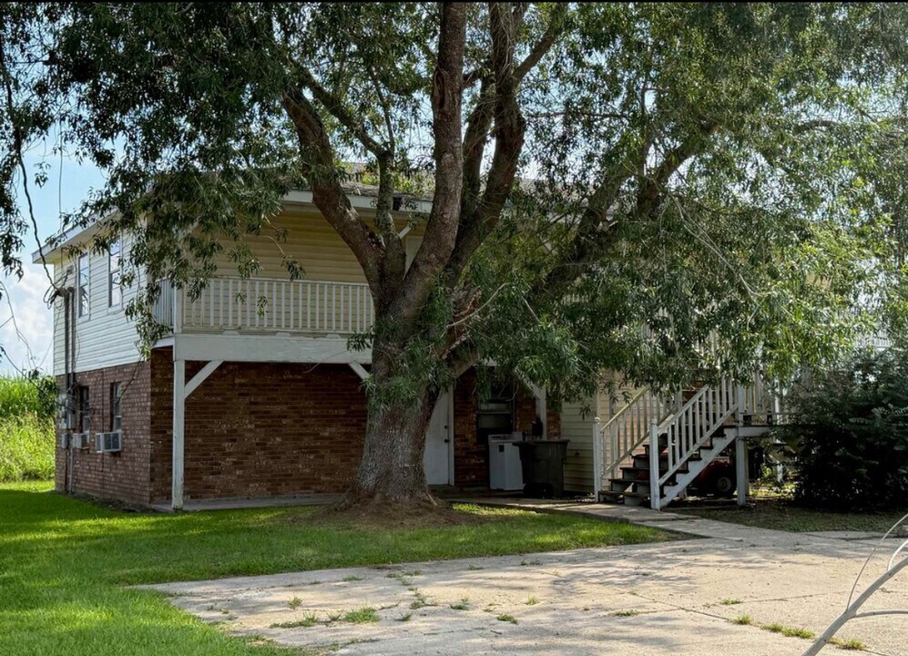 210 Gloria St in Thibodaux, LA - Building Photo