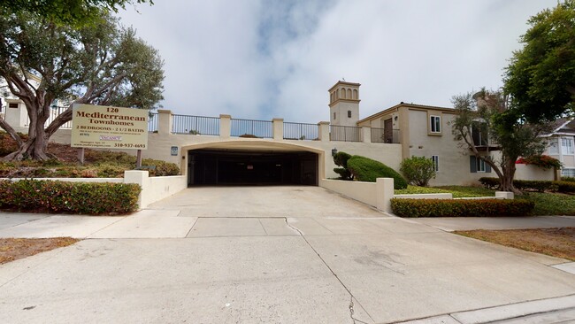 Mediterranean in Redondo Beach, CA - Foto de edificio - Building Photo