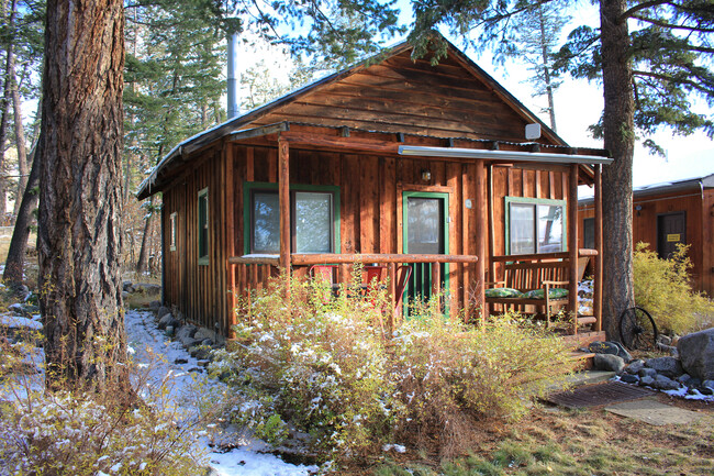 2492 E River Rd in Livingston, MT - Foto de edificio - Building Photo