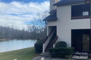 5718 Dockside Dr in Charlotte, NC - Building Photo