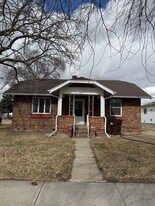 1112 E 6th Ave in Mitchell, SD - Building Photo