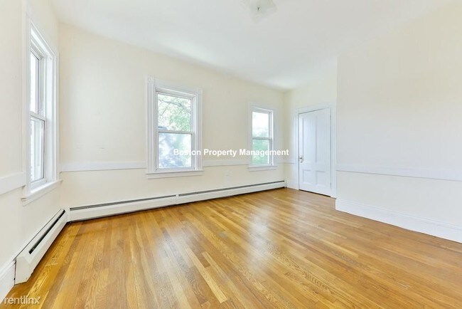 64 Day St-Unit -Apt 3 in Boston, MA - Foto de edificio - Building Photo