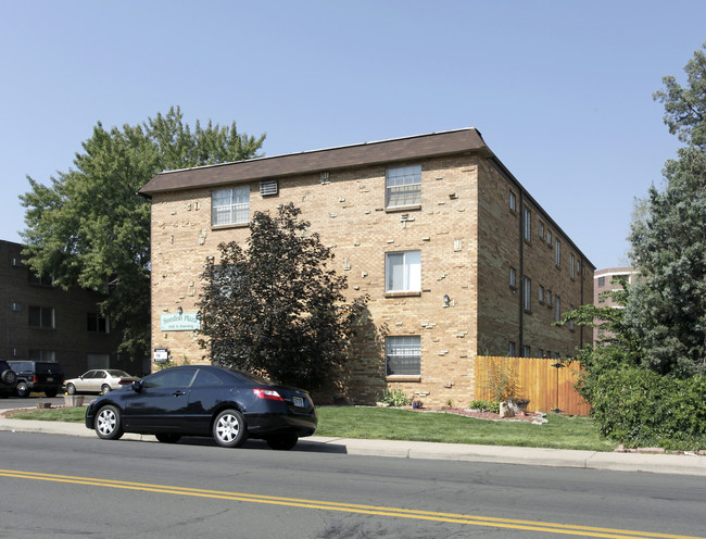 Swedish Plaza in Englewood, CO - Foto de edificio - Building Photo