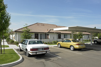 Kearney Palms in Kerman, CA - Foto de edificio - Building Photo