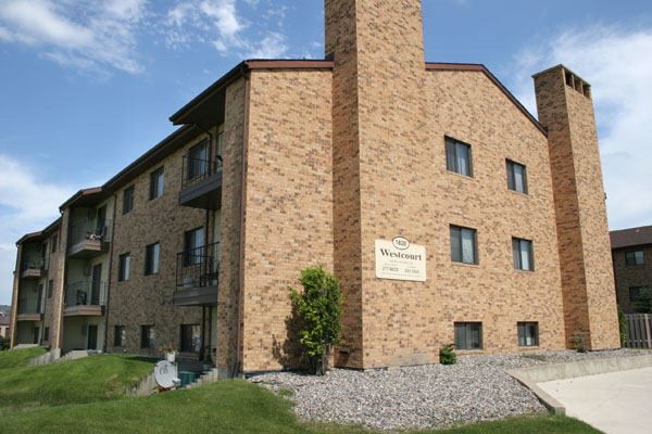 Westcourt in Fargo, ND - Foto de edificio