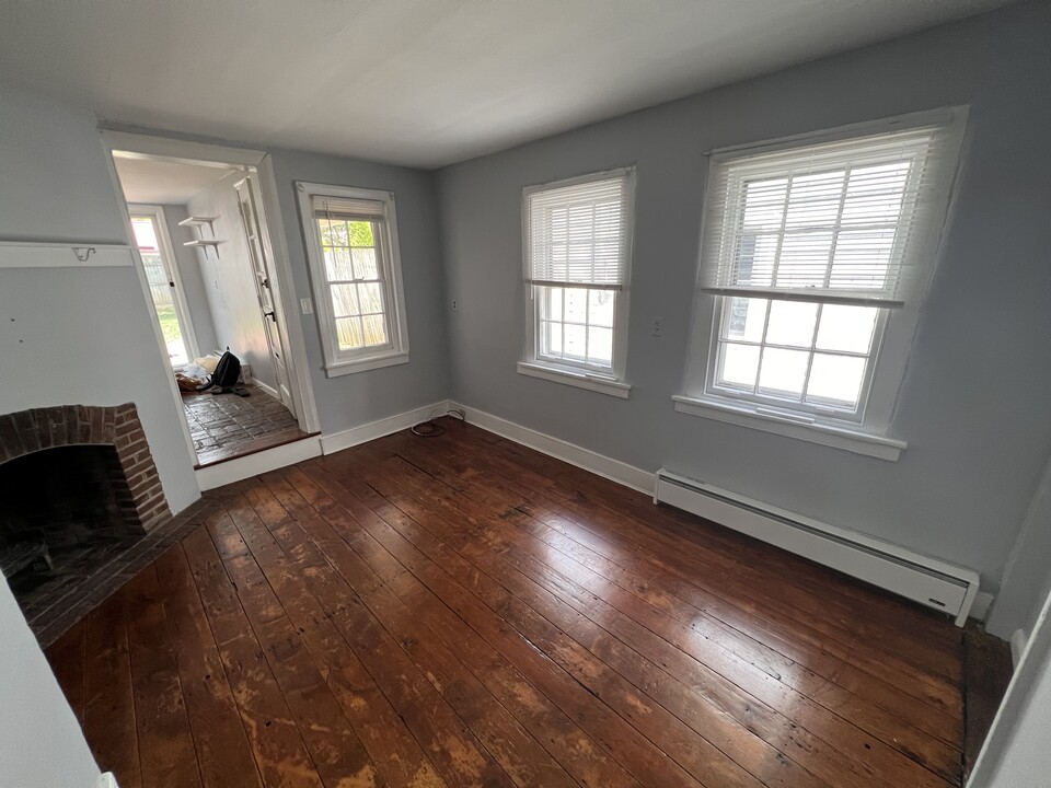 223 W Barnard St, Unit Apt B in West Chester, PA - Building Photo