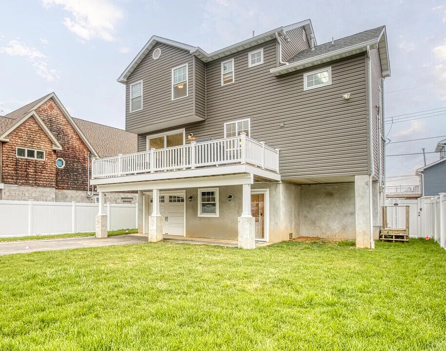 45 2nd St in Highlands, NJ - Building Photo