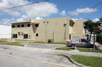 219 NW 35th St in Miami, FL - Building Photo - Building Photo