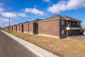 1203 S Gail Ave in Monahans, TX - Foto de edificio - Building Photo