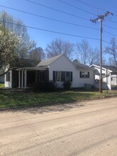 401 S 24th St in Herrin, IL - Foto de edificio - Building Photo