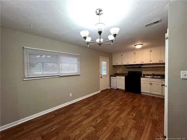 1602 Crescent Dr in Spring Lake, NC - Building Photo - Building Photo