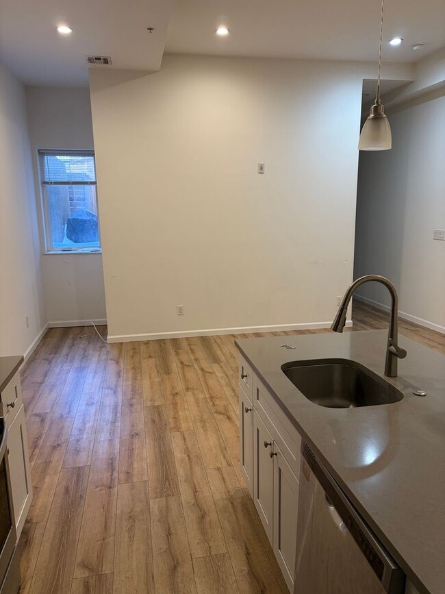 property at 737 S 4th St