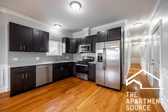 property at 738 N Avers Ave