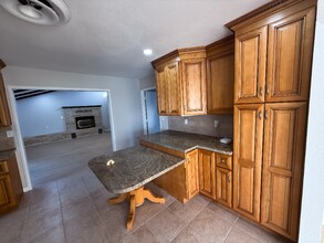 325 Dawn Ct in Ridgecrest, CA - Building Photo - Building Photo