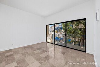 8324 Regents Rd in San Diego, CA - Building Photo - Building Photo