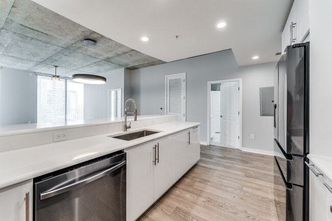 360 Nueces St, Unit #2409 in Austin, TX - Building Photo - Building Photo