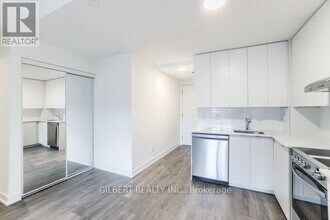160 Canon Jackson Dr in Toronto, ON - Building Photo - Building Photo