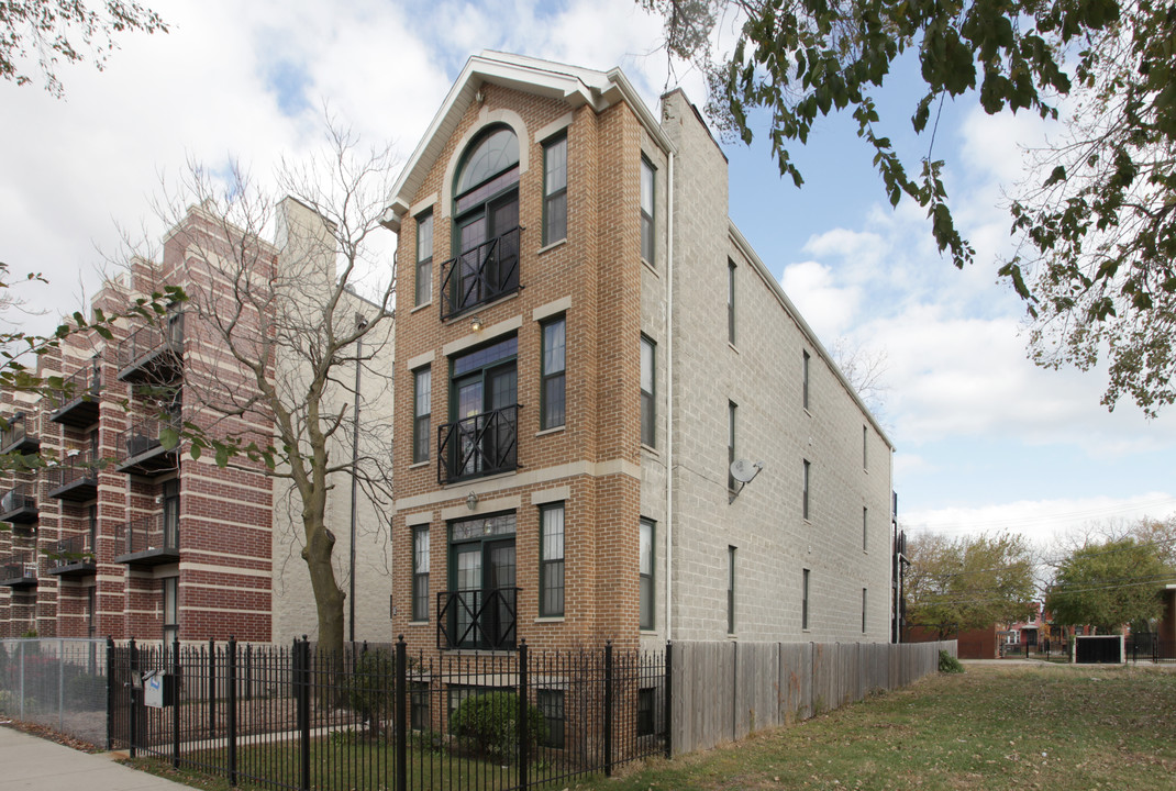 3927 S Indiana Ave in Chicago, IL - Building Photo