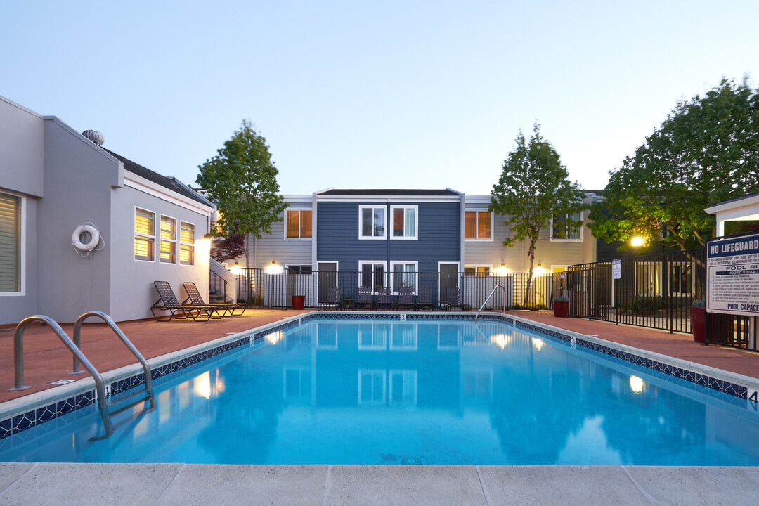 Breakwater Apartments in Santa Cruz, CA - Building Photo