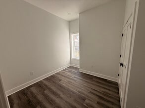 321 Jefferson Ave in Elizabeth, NJ - Foto de edificio - Building Photo