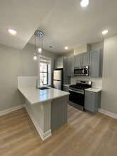 423 W Belden Ave, Unit 432-06 in Chicago, IL - Building Photo - Building Photo