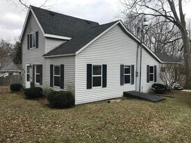 419 Harley St in Jonesville, MI - Building Photo