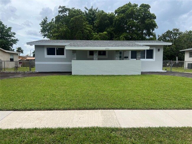 4931 SW 90th Way in Cooper City, FL - Foto de edificio - Building Photo