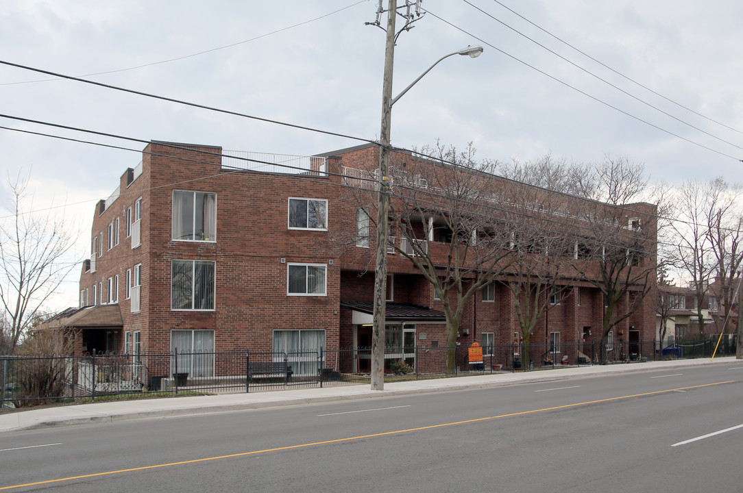 Birch Cliff Co-op in Toronto, ON - Building Photo