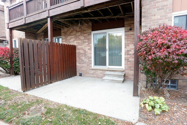 1616 Washtenaw Ave in Ypsilanti, MI - Foto de edificio - Building Photo