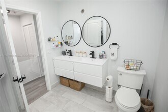 4905 SW 31st Ter in Fort Lauderdale, FL - Building Photo - Building Photo