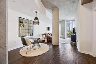 360 Nueces St in Austin, TX - Building Photo