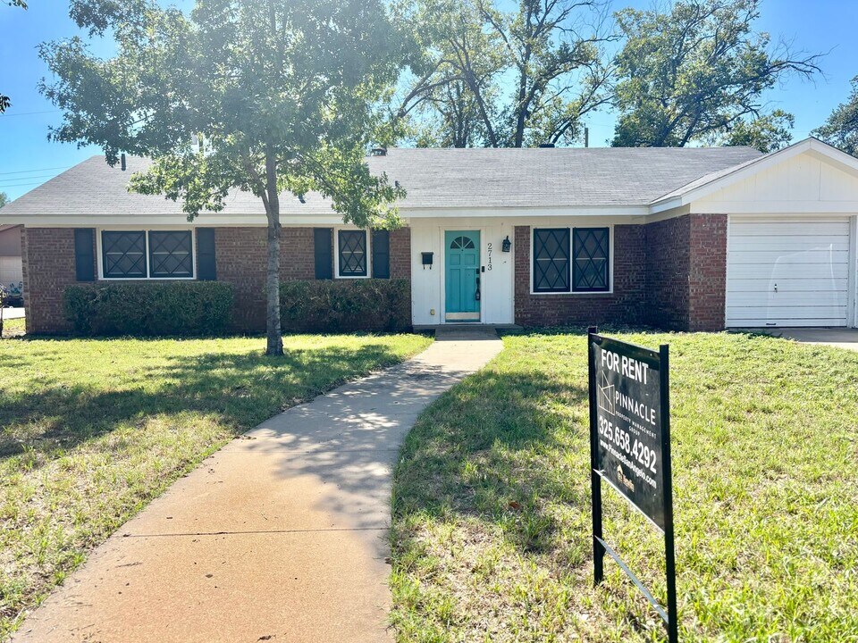 2713 University Ave in San Angelo, TX - Building Photo