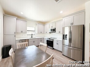 1121 Ave K in Hondo, TX - Building Photo - Building Photo