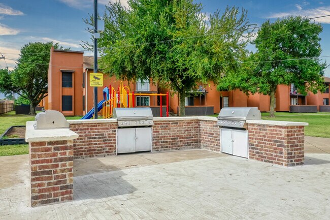 Bella Vista Sol in Dallas, TX - Building Photo - Building Photo