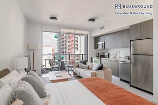 230 NE 4th St in Miami, FL - Building Photo